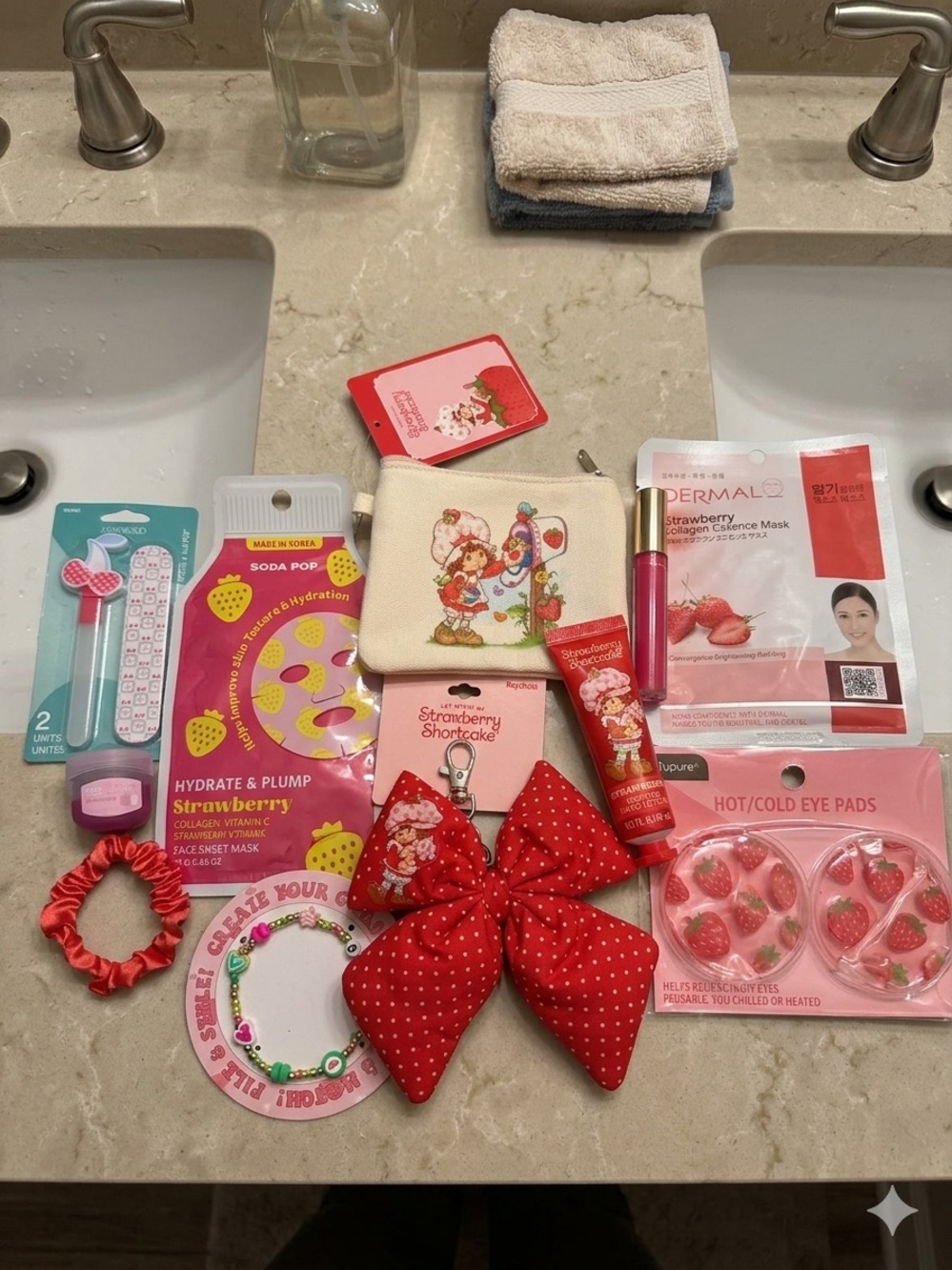Strawberry themed self care gift set!! NWT